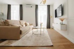 Elegant apartment with private parking - Image 4