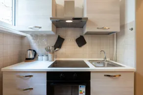 [10 min metro] Apartment with A/C Wi-fi Netflix - Image 3