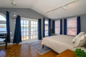 Lakeside Paradise with Breathtaking Sunsets - Image 2