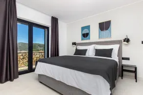 Authentic Premium Villa with Sea View and Heated Pool - Image 4