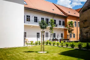 Park Home with Free Street Parking - Image 5