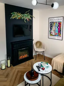 Park Home with Free Street Parking - Image 2