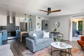 Luxury Living Near the Beach - Image 2