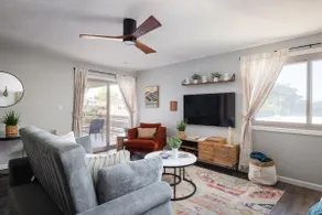 Luxury Living Near the Beach - Image 4