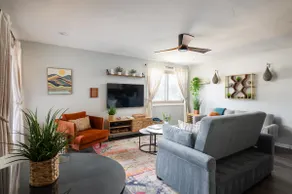 Luxury Living Near the Beach - Image 3