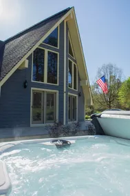 Spacious Lake Jocassee retreat on 2 acres! - Image 3