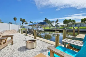 3BR/3BA + Waterfront! Hot tub + Pool + Beaches! - Image 2