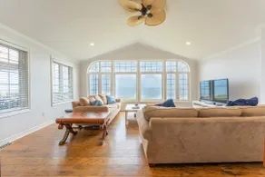 Beachfront Bliss~ Erie~ Patio~ Piano~ BBQ~ Firepit - Image 2