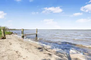New - Close to Wharf! 3 bedrooms, Sleeps 10, Pool - Image 4