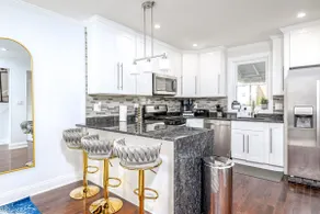 10 min to UMD | 5BD/2.5BA free parking - 20 min DT - Image 2