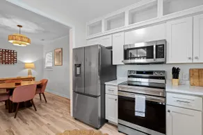 Cozy Downtown Boho Retreat - Sleeps 10! - Image 5