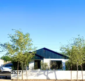 Private Urban Retreat Located Near Downtown Phx - Image 2