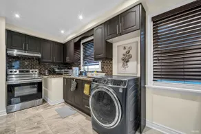 Luxury Single Level 3BR Home with 2 Parking - Image 2