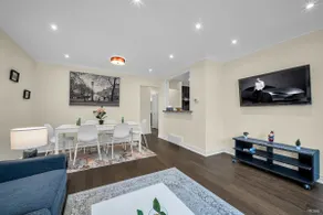 Luxury Single Level 3BR Home with 2 Parking - Image 5