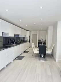 Luxury Home park in front BR5+/-Church hall - Image 4