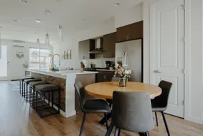 Haven at Greenbridge Close to Airport and Downtown - Image 5
