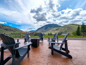 5 br house with gorgeous mountain and river view - Image 2