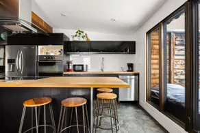Cute Inner City Haven with Country-like Serenity - Image 5