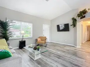 Elegant Quiet Villa - Image 4