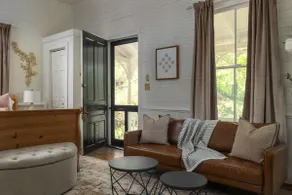 Little White House Studio w/ Full Kitchen - Image 3
