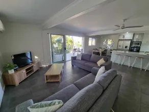 Entire Family Beach House Awaits - Image 2