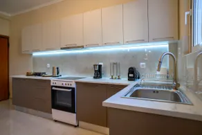 Luxury Modern 2 bed Elegance - Image 3