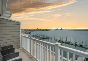 Waterfront House - Walk To The Beach and Town - Image 2