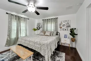 Dd's Newly Renovated home - Image 4