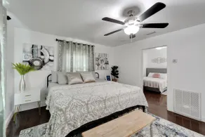 Dd's Newly Renovated home - Image 5
