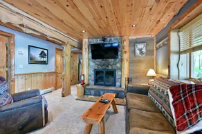 Cozy King Suite, Perfect Base for Trail & Lake Fun - Image 2