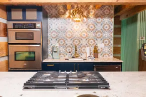 Retro Cabin | Hot Tub | Pond | King Bed | Jukebox - Image 2