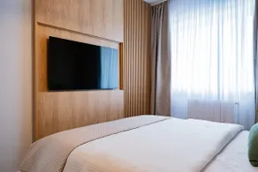 Denis Premium Suite - Private Parking - EV Station - Self Check-in - Image 4