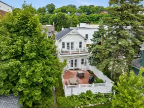 La Maison on Main with views of Harbor Point - Image 3