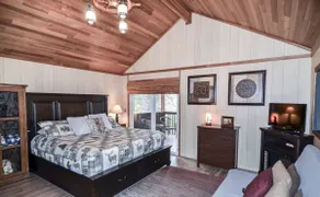 Near Sandy River~ HotTub, King Bed, XBOX, Game Rm - Image 3