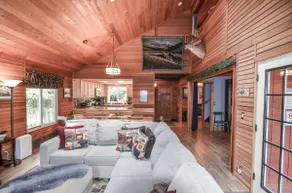 Near Sandy River~ HotTub, King Bed, XBOX, Game Rm - Image 2