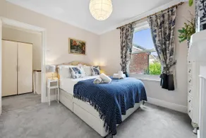 Stylish 2BR Chic Home w/Garden, On-Street Parking - Image 4