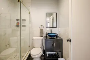Modern 3 Bedroom Apt In The Heart Of Black Rock - Image 2