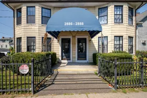 Modern 3 Bedroom Apt In The Heart Of Black Rock - Image 3