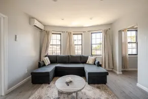 Modern 3 Bedroom Apt In The Heart Of Black Rock - Image 4
