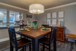 4 King Suites · 2 Kitchens · Hot Tub & Fireplace - Image 5