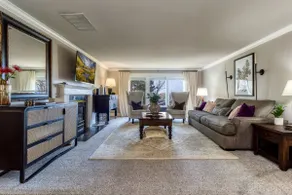 4 King Suites · 2 Kitchens · Hot Tub & Fireplace - Image 4