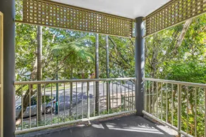 500m walk to CBD. Kangaroo Point. Apartment + Pool - Image 5