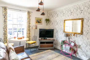 #03 The Haw thornes Sleeps 6 NEC 7mins - Image 2