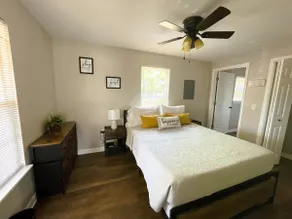 Cozy Renovated Little House Near Base & Fields - Image 3