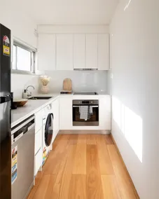 Bondi 2BR | Free Parking + Balcony | Superhost - Image 3