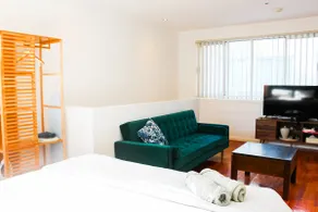 Edgewater Studio - Private & Spacious + King Bed - Image 2