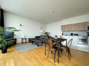 Manchester Luxury Living, 2-Bed Apartment with Pool & Gym - Image 5