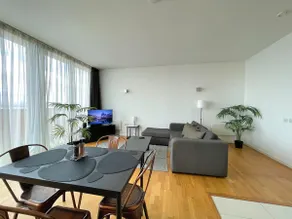 Manchester Luxury Living, 2-Bed Apartment with Pool & Gym - Image 2