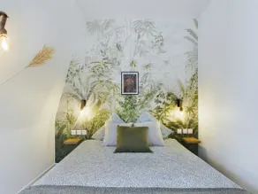 Spacious Imperial Jungle Perched in Downtown - Image 4