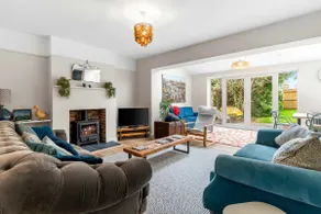 Spacious & Sunny Cottage Close to Suffolk Coast - Image 2